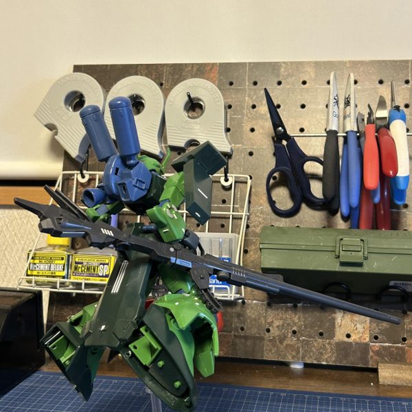 制作中のオリジナルザクでございます！現在、工作も終わり鋭意塗装中です！（2枚目）