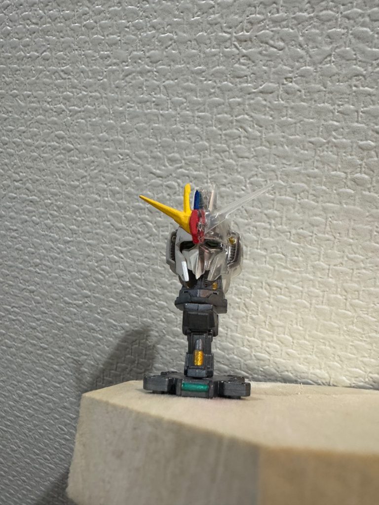 せっかくのクリアーだったのでマスキングで半分塗装にしてカラー面はフレームが見れるように作りました。クリアー面をメカニカルコアメッキみたいにするかとても悩みましたが結果良かったかと。