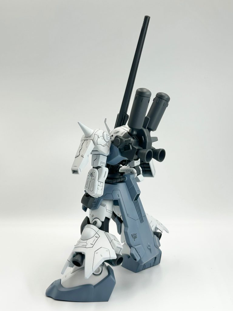 主な換装箇所は、腹部とフロントスカートの二箇所。追加武装に、F90IIの長射程仕様用ロングライフル。