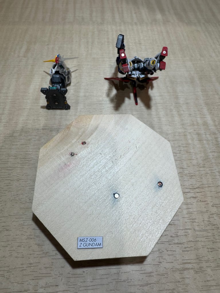 どちらにも毎回使っている磁石をそれぞれ埋め込みしています。
