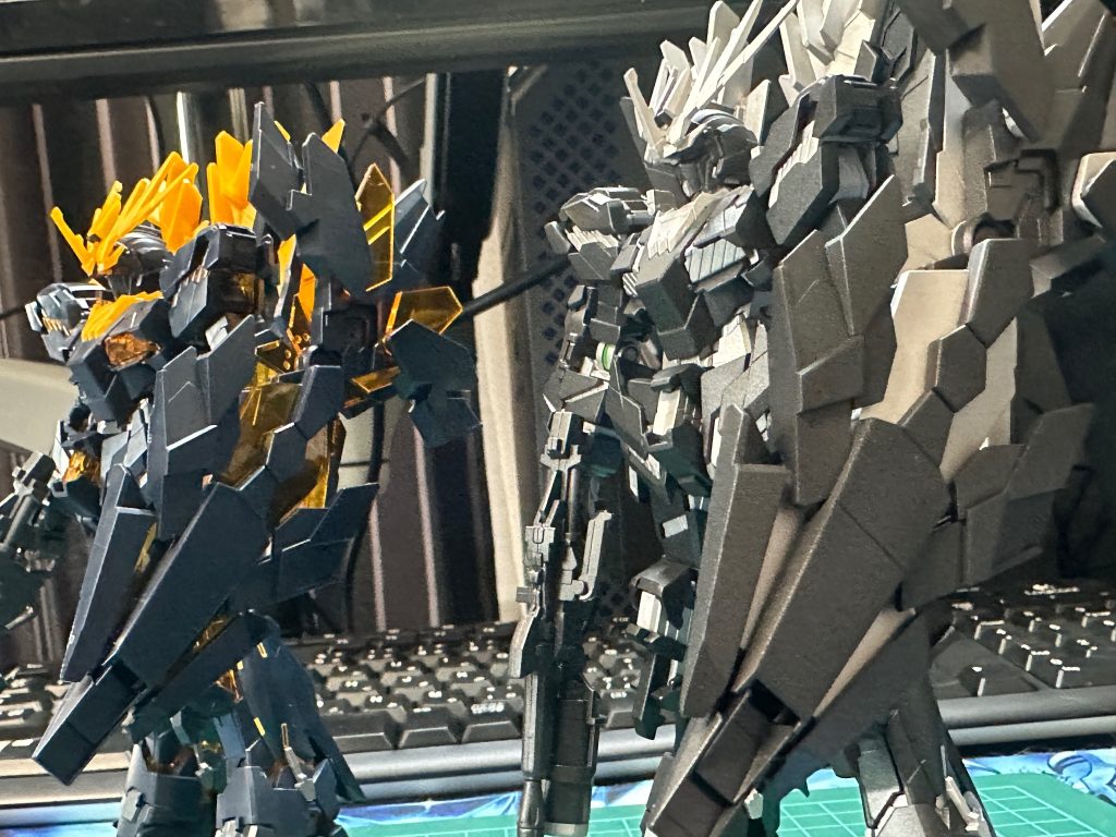 比較用に弟の素組を拝借してきました。現在は星街サザビーを製作中です。