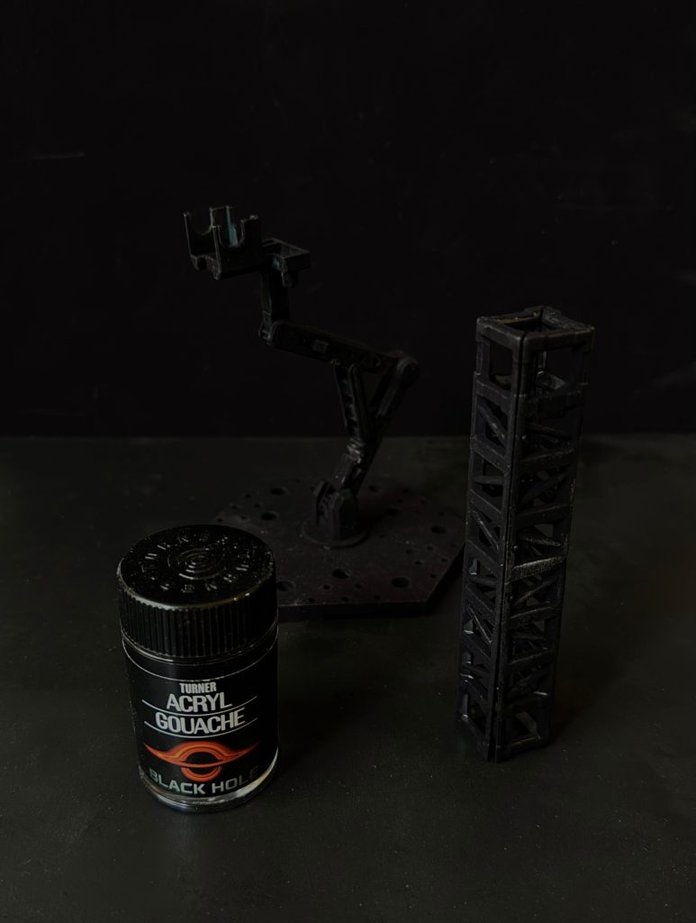 背景のブラックにターナーのアクリル絵の具 ブラックホールを試してみました。露出を絞れば、まあまあ漆黒の背景になります。照明は自然光、一枚目と二枚目の写真はベランダ撮影です。