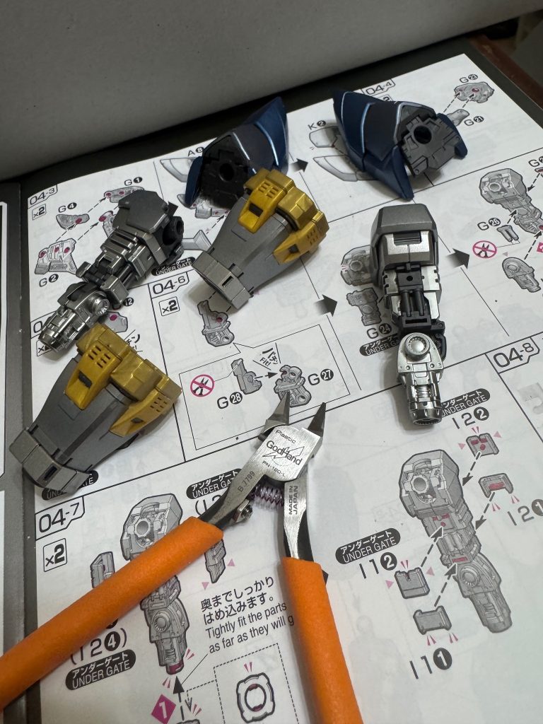 スペシャルコーティングと形成色とで何色にもなっていて組み立てが楽しくなりますね。