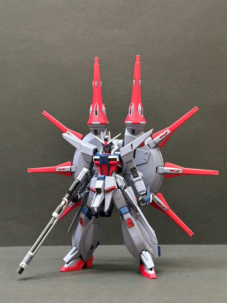 ZGMF/A-666S2 レジェンドガンダムSpecⅡ　デスティニー同様、モルゲンレーテにより新型核融合炉のテスト、及びオーブ兵のオールレンジ攻撃練習のために再建造、改修されたレジェンドガンダム。VPS装甲の電圧調整により、デスティニーSpecⅡと近いカラーリングに変更されている。　“SpecⅡ”なのでカラーリング変更のみに留めることにしました。そしてデスティニーSpecⅡがレジェンドっぽ口なるんなら、レジェンドSpecⅡはデスティニーに似たカラーリングになって然るべき（過言）。だから胸部に白いライン追加して、ドラグーンは赤にすることでデスティニーの翼をイメージしました。　というか色分けと造形が完璧すぎる。SEEDFREEDOMから続く丈夫な関節と立体感重視の造形が素晴らしい。から特に、ダクトがすごい。フィンと枠がほとんど別パーツ化されてて塗りやすい。まじで神キット。