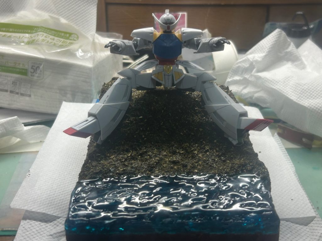 こうなりました。洗濯物は両面テープで再現。紐は針金ですが実際どうくっつけていたのだろうか…。