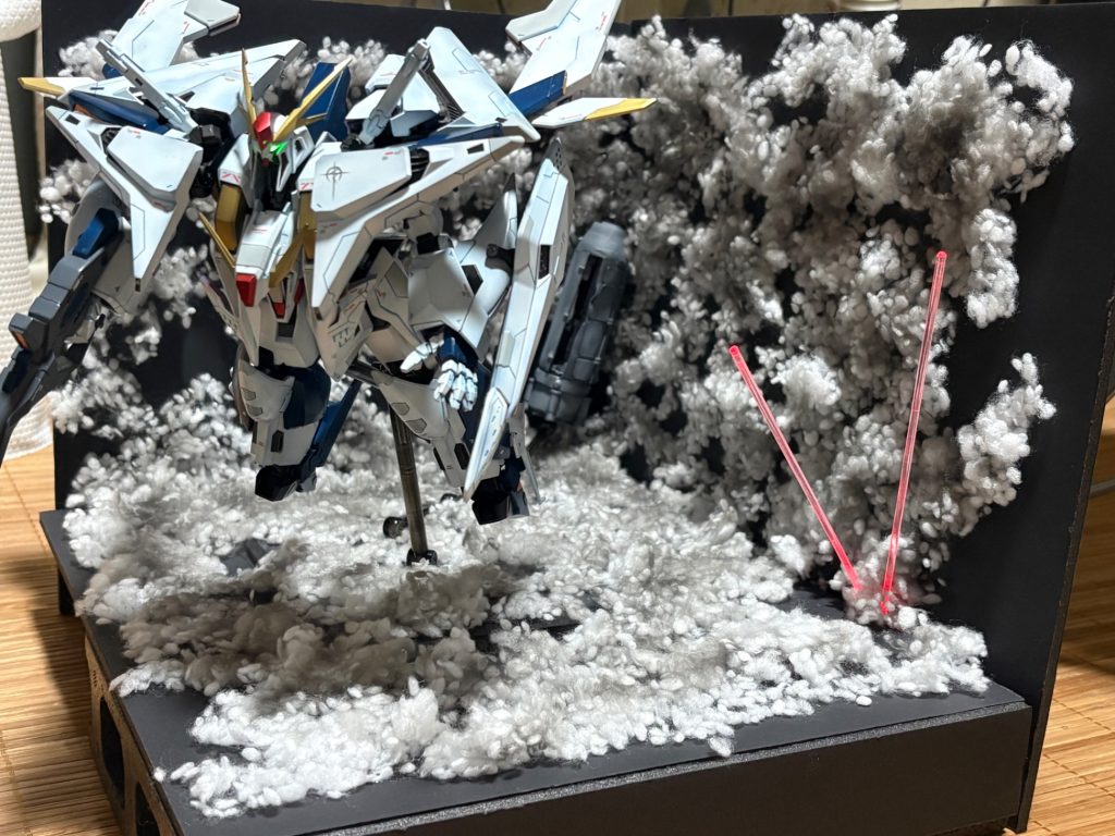 これがMK1、プロトタイプ空中ジオラマベースです。要領悪く粒綿を使用したのとベースの組み方の角度が変だったので、すぐさまMK2に作り替えました💦。