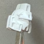 顔パーツの合わせ目消しで、赤いアゴは後ハメ加工できたんですが、目の周りの塗り分け[…]