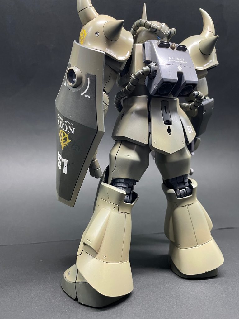 砂漠仕様ならエアコン増し増し♪それとなくディテールアップパーツを貼ってます😄デカールは付属のガンダムデカールに少し足した程度です