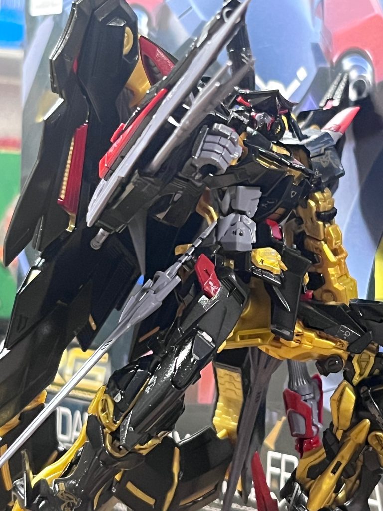 脚部の光沢はそこそこでしょうか？初期のRGのアドバンスドジョイントのフレームは最高に好きです。イージス以外は同じ作りでいけると思いますが、なかなかリリースされませんな。
