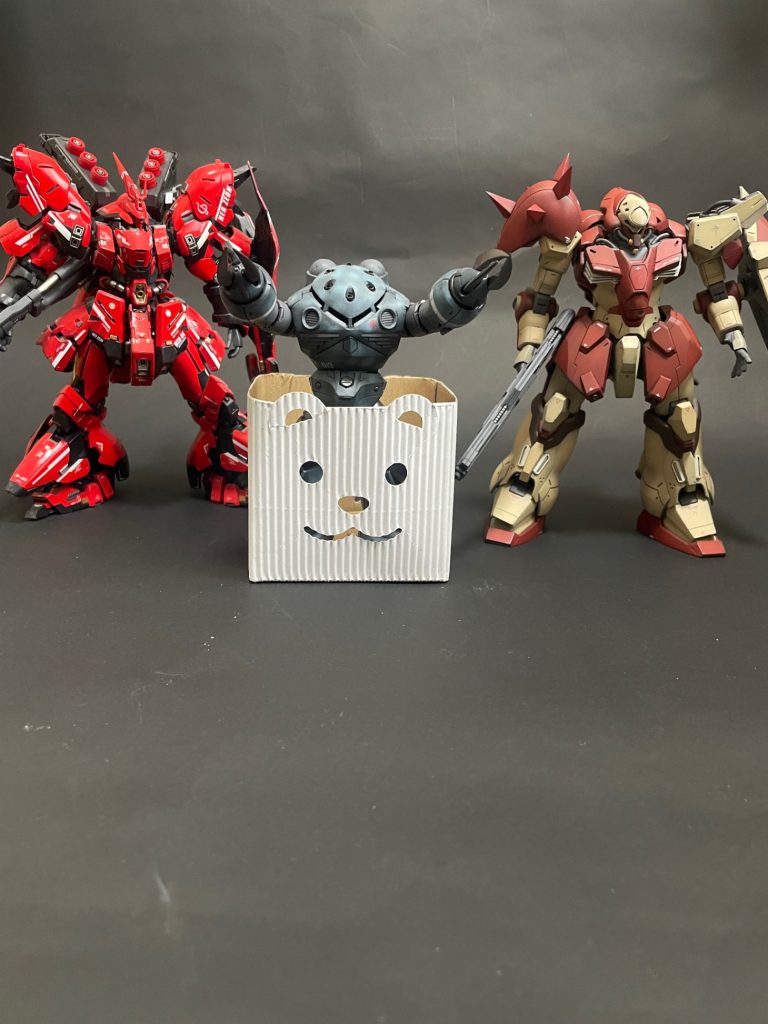 他の1/144キットサイズ比較。サザビーと対をなすデカさ、ズゴックが可愛くみえます。