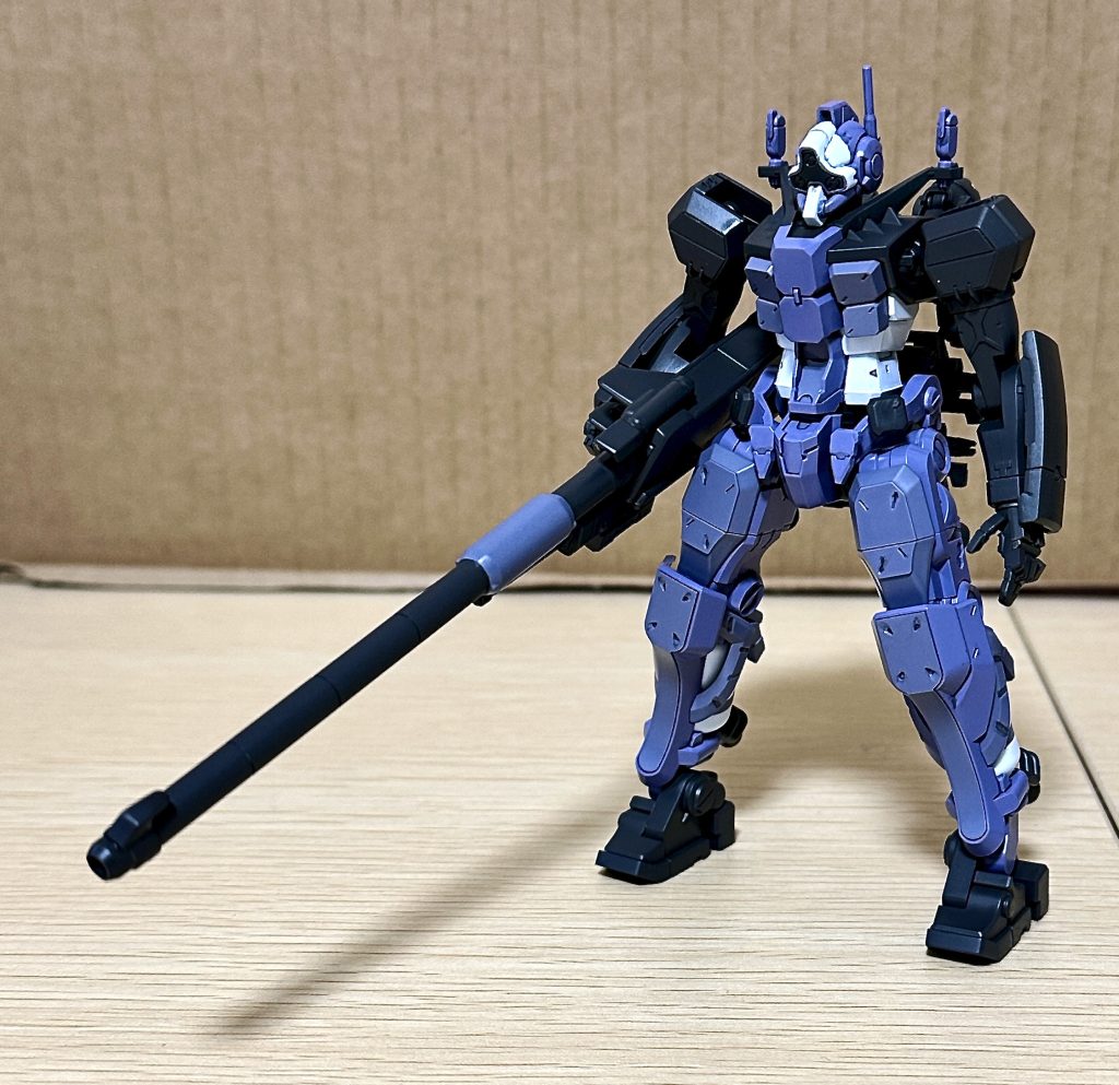 作品名：某少佐カラー<p>写真だと青みが強いですが、落ち着いた感じの少佐カラー(S.A.C.)になった気がする！ ミカエリスパープルとルブリスグレー、GQダークグレー、GQホワイトで全塗装 組み上げ中に塗り漏れ見つけたり、塗り分け変更したいところ [&hellip;]</p>

