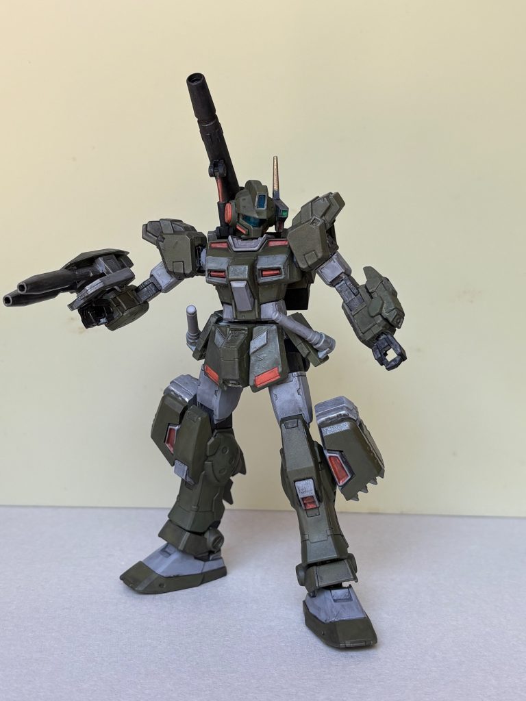 頭部はジムスパルタンです。ガンダムマーク2のヘッドマウントを切り取り接着しました。