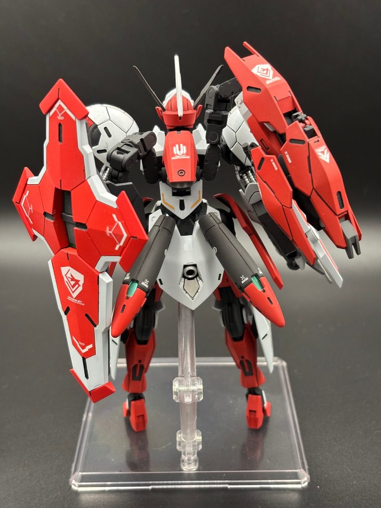 バックパック部分にベギルペンデのシールドとミカエリスのビームブレイサ―を取り付け、リアアーマー部分にアンチドートを取り付けてみました。