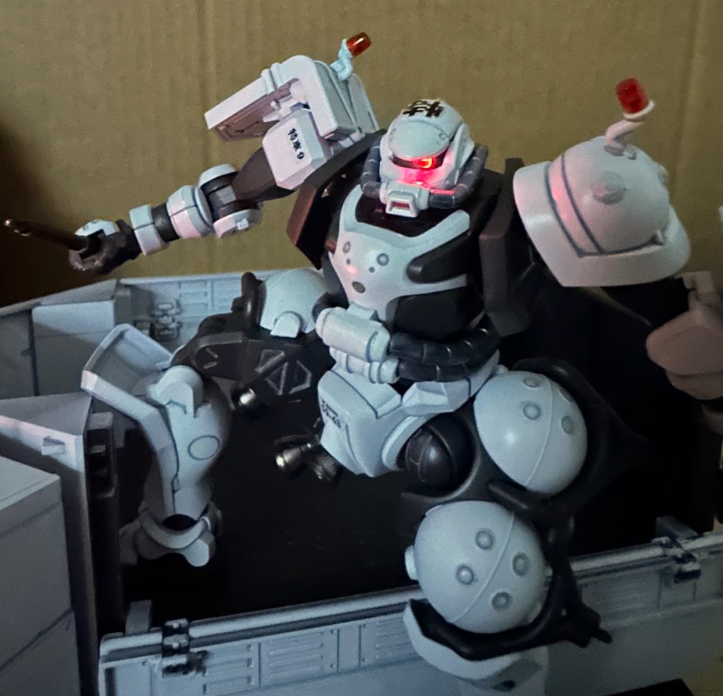 パトレ○バー！？ いいえ、ポリスザクです？！(軍警ザク（2025）)–2枚目/制作者：MTR55
