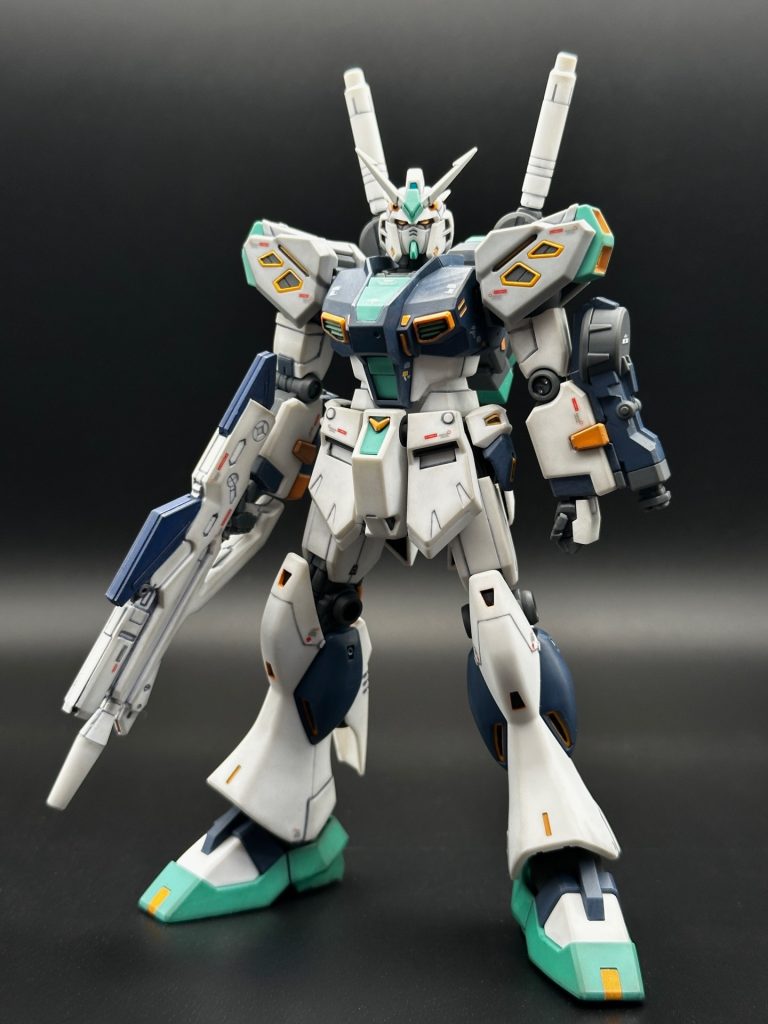RX-93 νガンダムの量産型試作機。コアMSとして頭部アンテナと股関節に変形機構が追加されています。