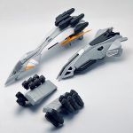 機首部分とテールスタビライザー、腰アーマー、外付けファンネルミサイルコンテナ×2[…]