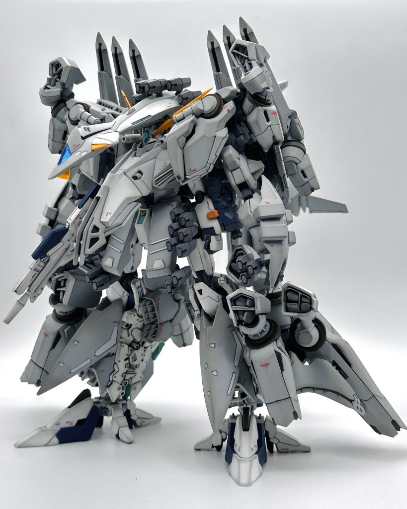 機体のコア・ユニットには、RX-94 量産型νガンダムが使用されています。