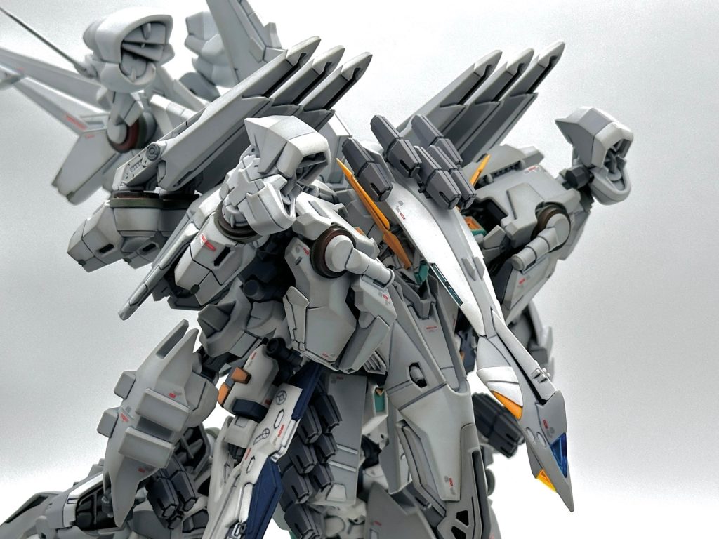 隙間からちらっと見えるガンダムフェイスとクソでかアンテナがナイス(gandam-hand2)