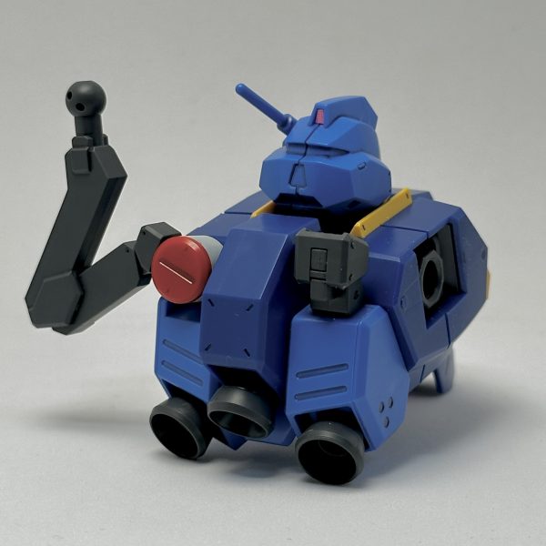 ボディ&頭部をパチ組み、マーカーでスミ入れ。シールドのアーム部分に目立つ肉抜き穴があるので埋める予定。完成後に比較しますが、先行配備の13型と結構バランス違いますね。（2枚目）
