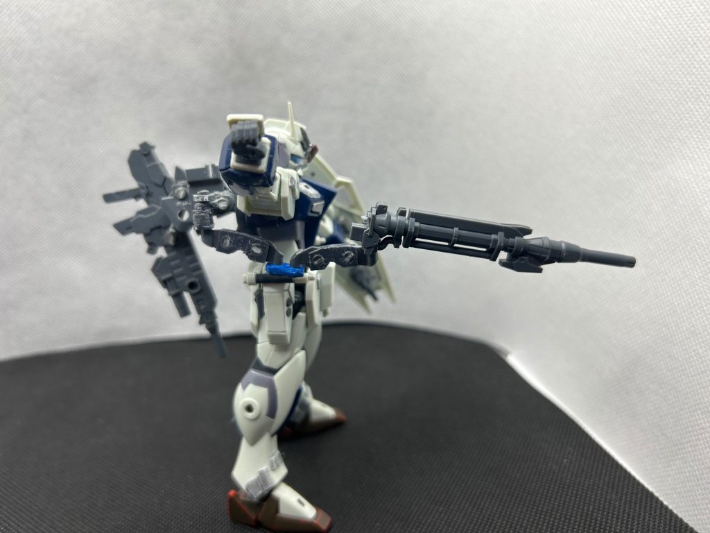 アームジョイントは何ヶ所あり上下左右動けます。ストライカーパック本体はほぼランナーと余ったジャンクパーツ使いました。