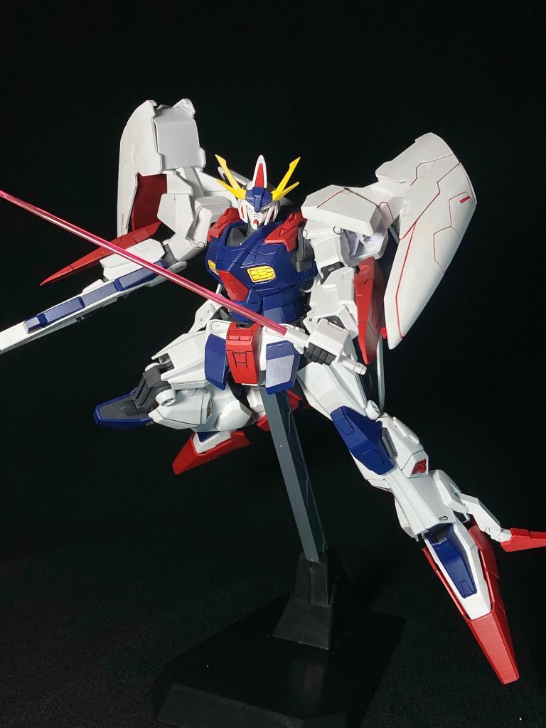 HGゴッドガンダムの長い方のビームサーベル物を無改造で持たせてます。オデュッセウスはビームサーベル用のハンドパーツは無いので完全な握り手パーツに穴を開けて持たせてます。