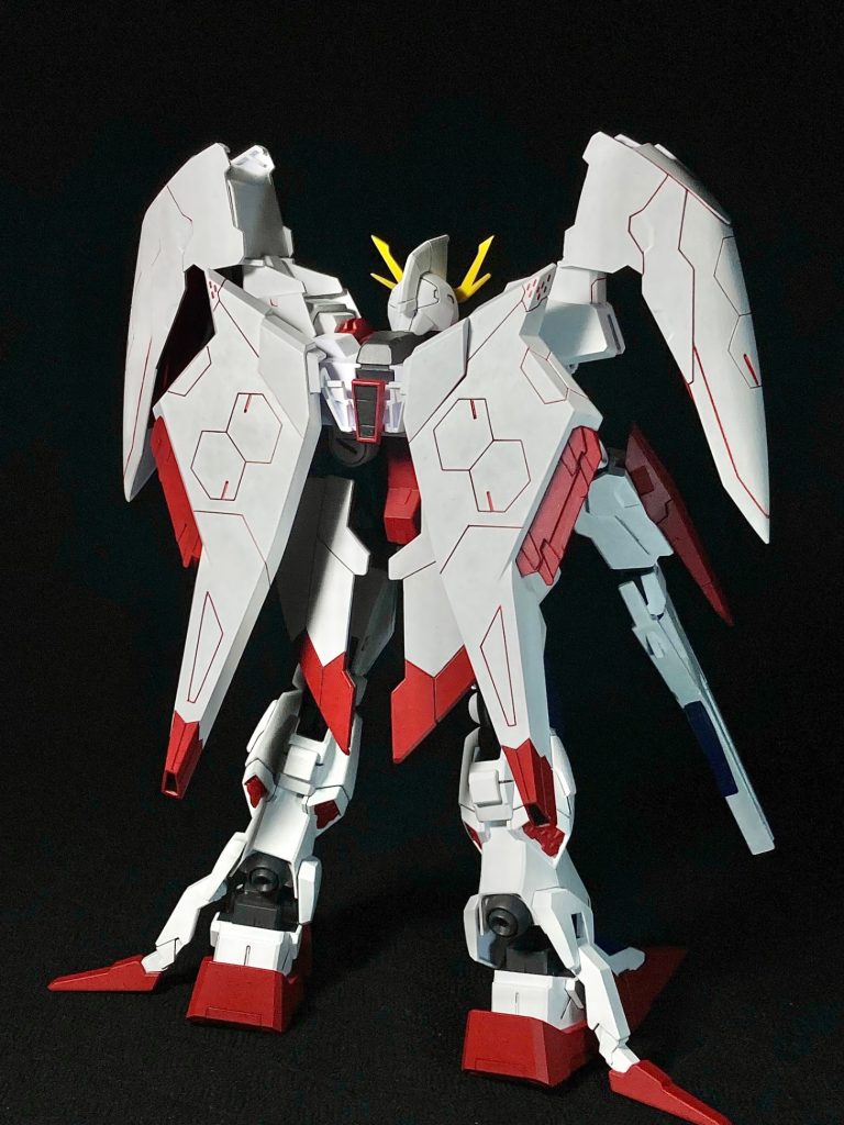 ペーネロペー用のフロントアーマーを背中にウイングっぽく取り付けました。