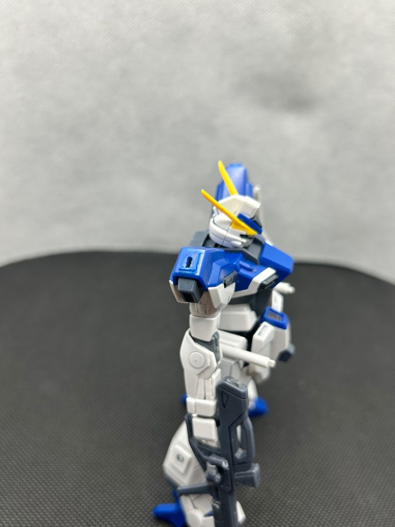 両肩はエルドラウィンダムのキットみたいにシールド接続可能です。