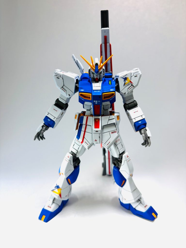 以前に購入していたEGのffνガンダムを前回のEGνガンダムの続きで制作しました。　ffνガンダムはシンプルの方が良いと思い、ホワイト部分の塗り分けは行いませんでした。