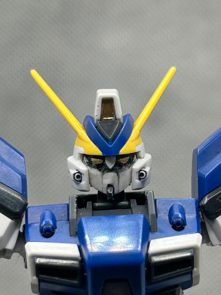 頭部はもっとガンダムっぽくしてみました。