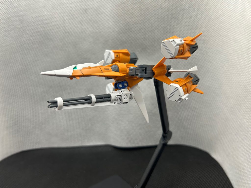 インフェルノストライカーはガトリング砲部分にランナーでジョイント作りました。