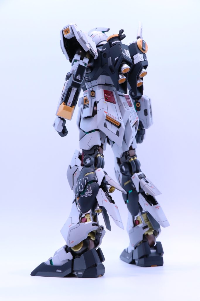 脚の内部フレームがチラ見えするところなんか最高です。