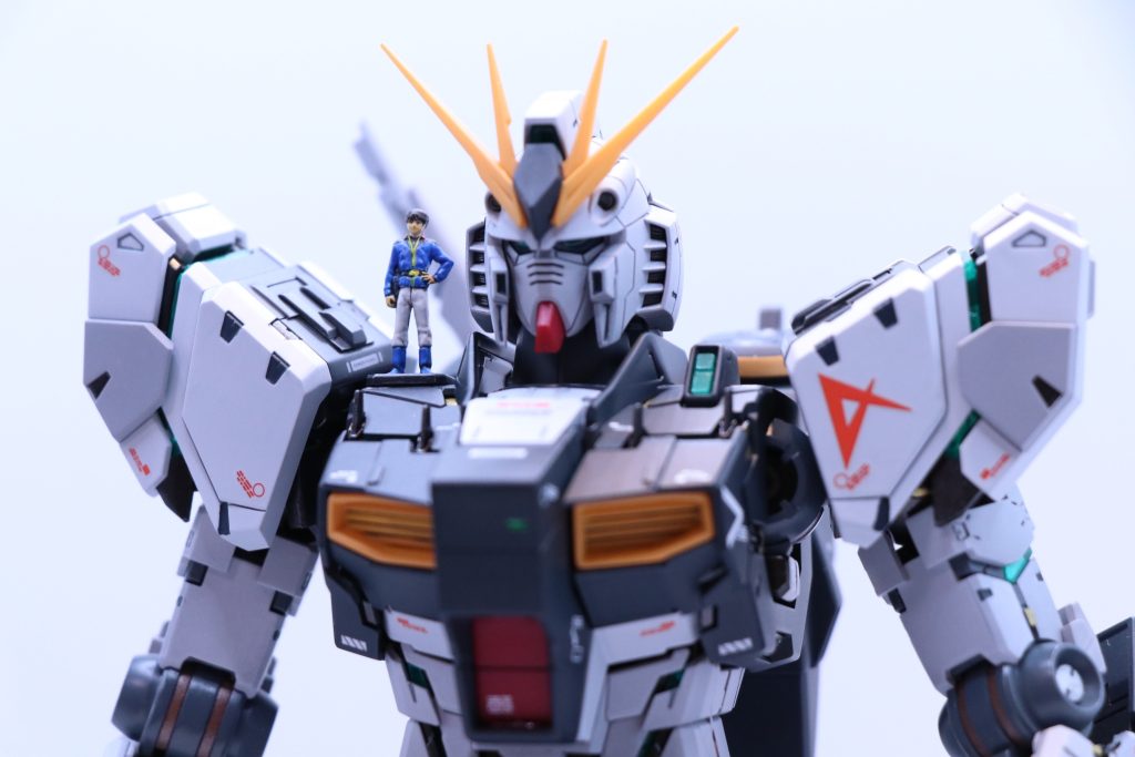 もちろんアムロのフィギュアもしっかり塗装しました。