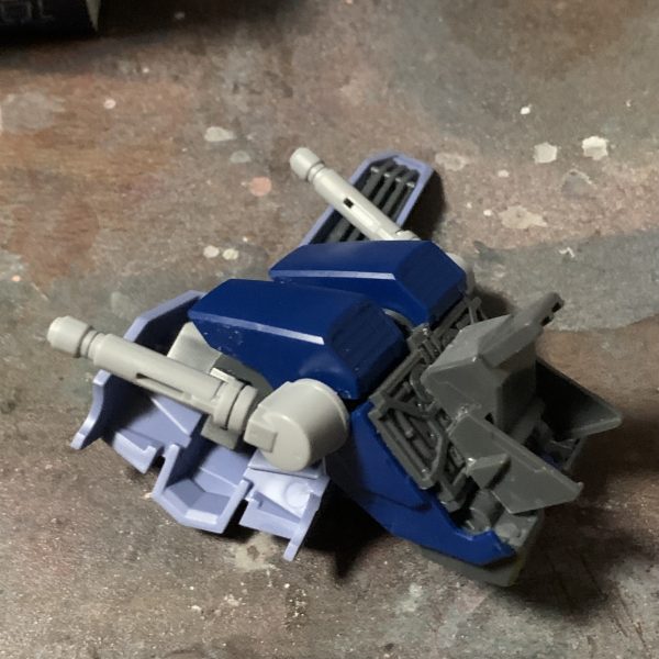 MGデュエルガンダムをミキシングでオリジナル機体にストライクEが105Eなのでそれを上回りたいためEXに。他にも脳内設定はありますが痛々しくなるので完成品の時に少〜し書きますアサルトシュラウドはコックピットが前に出過ぎるデザインになってしまうのが苦手なので、中央部を切り飛ばしてフレームと胸装甲のみに変更。ストライクEの系譜ぽくなるかな？と背中をストライクの物に変更する事でストライカーパック対応出来るようになりながら、元のデュエル用バックパックもそのまま使える様に旧MGストライクのエールストライカー基部を刻んで合体しかし、ストライカーパック対応のデュエルってそれはもうストライクなのでは？と、ふと思ってしまいましたが気にしたら負けですよねなんか強そうにしたかったので、最近パーツバラ売りで手に入れたフルメカフォビドゥンの肩と腰を移植出来るように肩はフォビドゥンの肩軸先端のボールを移植で済んだ腰はフォビドゥンが棒軸、デュエルがボールジョイントなのでボールジョイントの受けをブロック状に切り出し、フォビドゥン側を三枚おろしにして強引に瞬着で固定前後合わせたつもりがやや後方になったため、余りパーツで空間埋めしてみたけど、諦めてボールジョイントの位置をズラすことにします。後日になりそうですが図らずとも腰の延長になった訳ですが、正面から見ると若干隙間が気になるので腹回りの装甲延長が必要になるかな？やりたい事がまだまだあるので、ある程度出来たらまた投稿しますので良ければまた見てください（3枚目）