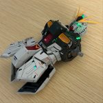 電装加工にあわせて胴体部のみ先行して塗装を施しました。内部フレームの股関節部分は[…]