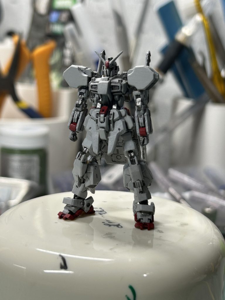 作品名：ガンダムマーク3モドキ<p>前に中途半端に作りかけだったやつを、暇つぶしにコレまた中途半端に塗って半ば強引に完成させました。 作りも超雑ですが雰囲気重視で遠目から見ればOK牧場😚👍</p>
