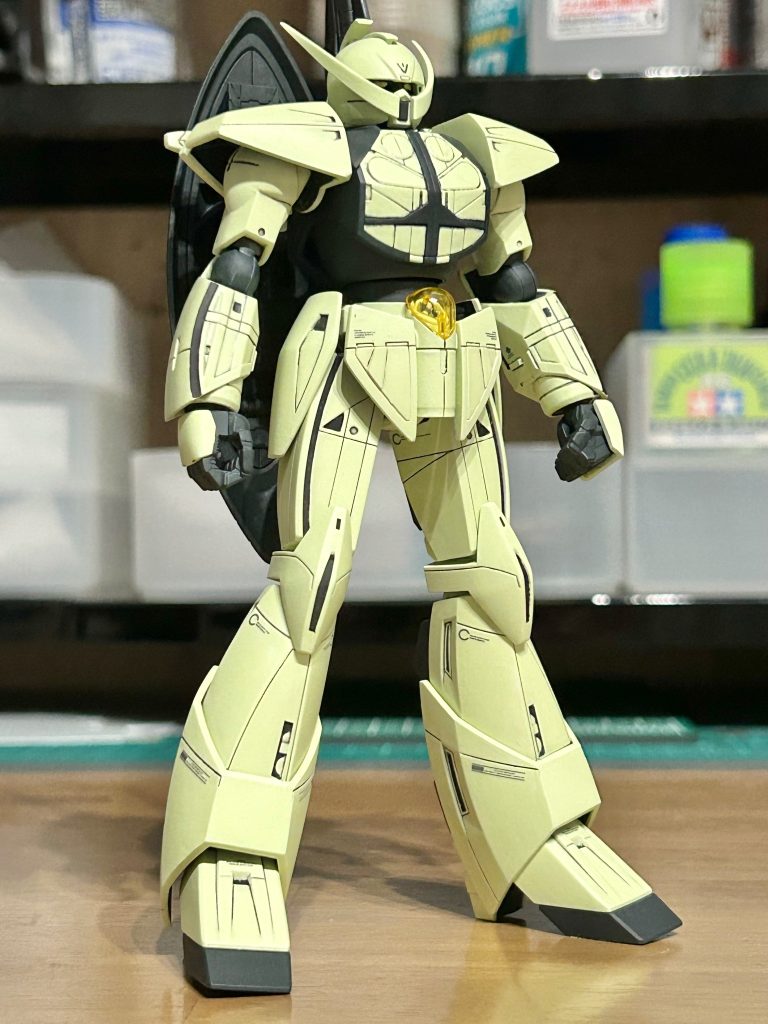 今回はライバル機のターンXカラーに変更してみましたが、シンプルにまとまったかなと思います。合わせ目消しが地味に難しく、比較的新しいキットなのに合わせ目箇所が多く大変でしたがほぼ対応して消しました。