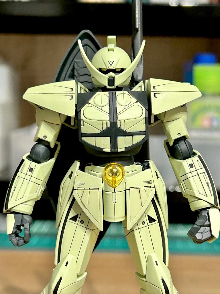 ツインアイにはイエローゴールドのラピーテープを貼ってます。
