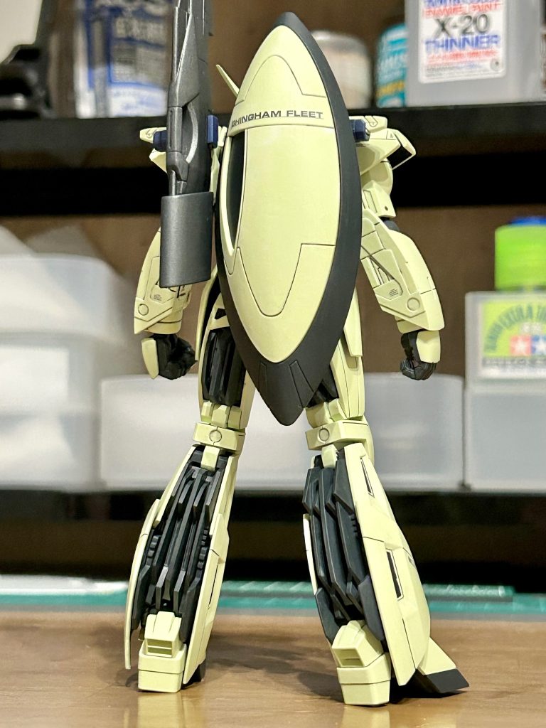 武装を背部にマウント。