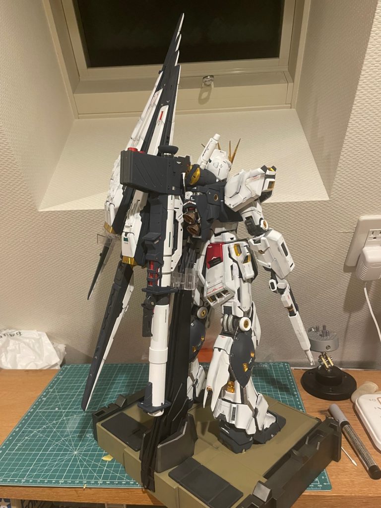 斜め後ろ全身