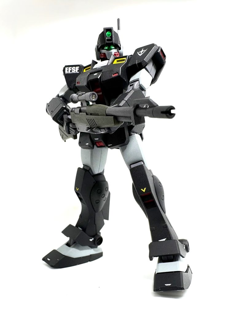 ここ最近、ジークアクスやガンダムアーティファクトといった、極小パーツの波に揉まれる日々が続いて少しばかり疲弊していたので今回は久々に「穏やか」な気持ちで制作に臨めるキットを選びました。