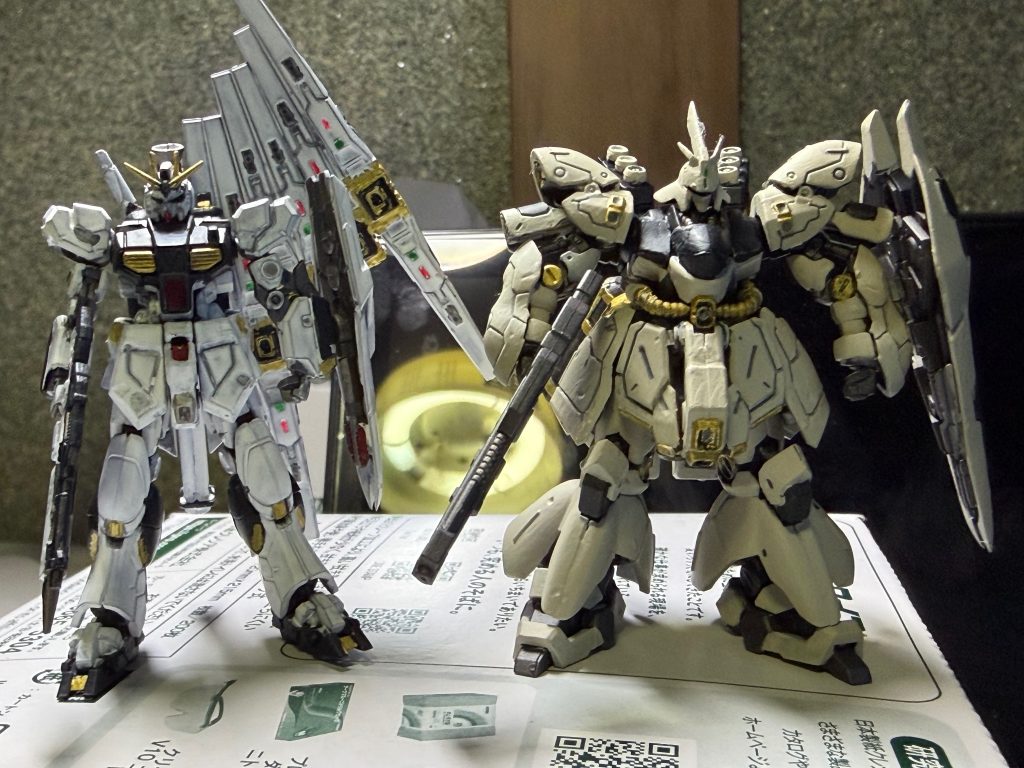 先日投稿したνガンダムと。ご覧いただきありがとうございました。