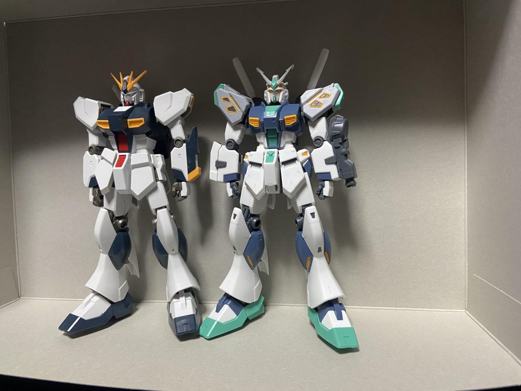 作品名：いや普通にすげーけど<p>シールが色分けがなど言ってるがめちゃくちゃ出来いいぞ！手も握り手・平手・武器持ち2種全部両手分あるし、ただ手の甲が左右で1個づつなのが痛いが…。それ以外は自分的には大満足！(いやメインはアリュゼウスやろ！)</p>

