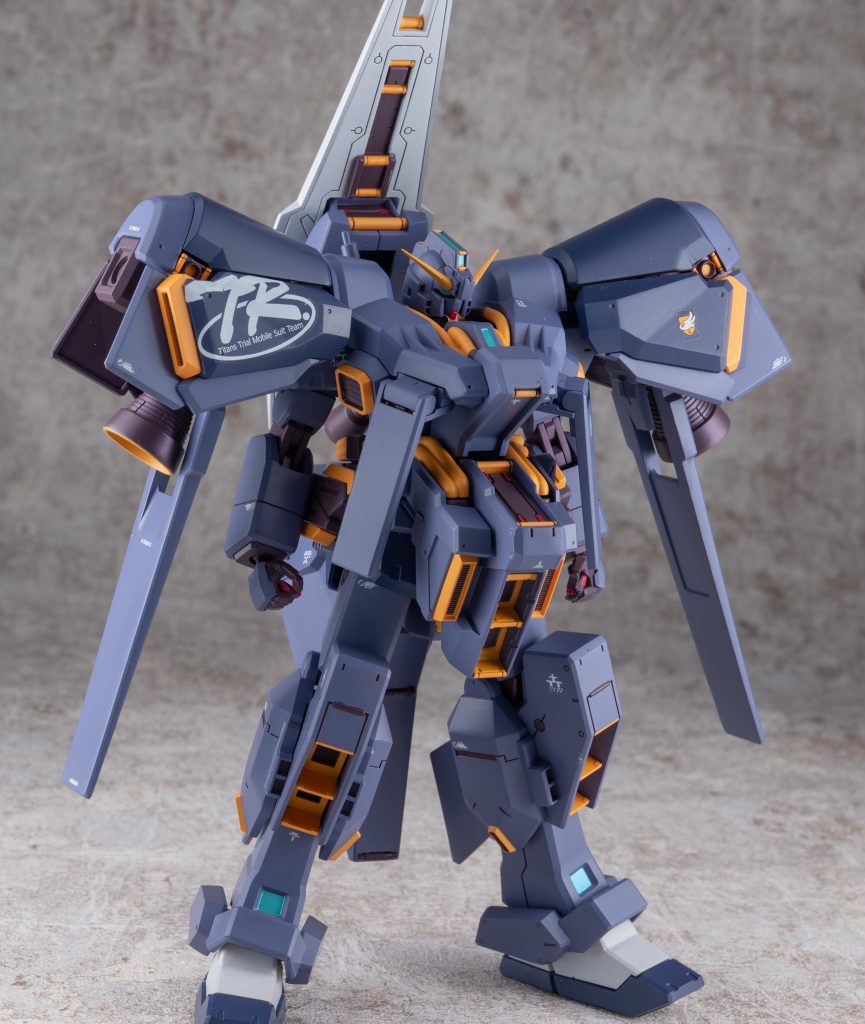 カラーレシピ(G)＝ガイアカラー　(C)＝クレオス本体(薄い紺)：(G)パープルグレー+ (G)マーズダークブルー+ (G)純色マゼンタ本体(紺)：(G)マーズダークブルー関節：(G)エヴァダークパープル+(C)マホガニー+ (G)純色マゼンタ →&nbsp; FGパールオパールライラック+ (G)Exクリアーでコートレッド：(G)パンツァーレッド1ホワイト：(C)ブリュンヒルトホワイトイエロー：(G)橙黄色+(C)キアライエロー+(G)タン+(G)純色マゼンタセンサー(緑)：銀下地に(G)プリズムパステルミントグリーンブルー仕上げに(G)セミグロスクリアープレミアムでオーバーコート