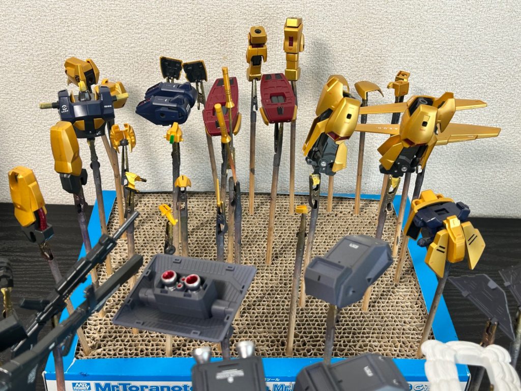 組み立てる時はボールジョイントが固くてヒヤヒヤします。