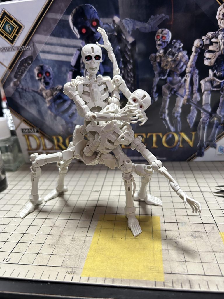 作品名：コブラツイストーーーーーーーー！！！！<p>こいつらにガンプラのジャンクパーツ付けてモビルスーツ作るか…どうするか…</p>
