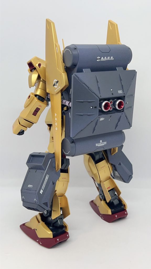 バリュートパックは背面が隠れるくらい大きいです。