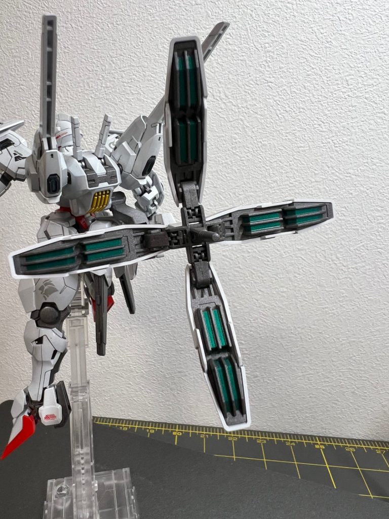 塗り分けに超絶苦労した武器類マスキングテープじゃなくて、付属のシール貼ればマスキングがわりになるんじゃね？思いついた俺天才！！と思ってたら当たり前の手段だったのに後で気づいた時の恥ずかしさよ…