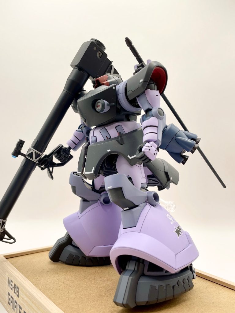 ドムはあまり作成したことがない（購入できたことが無い…）のですが、どっしりとした体型で、素組みの状態でもとても良いキットでした！