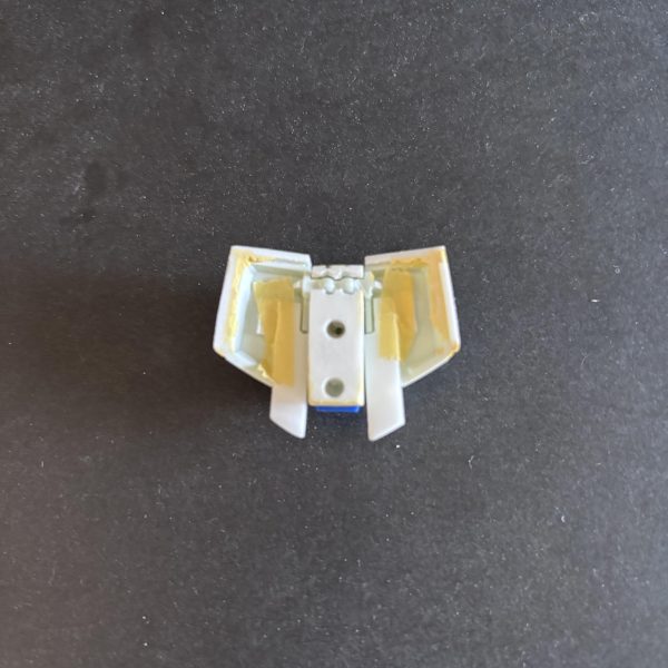 MGフルアーマーZZ verカトキにHGUC ZZを寄せて行こうの第11週（〜5/10）です。①気になっていた肩アーマーの幅厚みを見直しました。（テーパーつけて薄くしてます）サーベルも延長。②両腕の翼はまずは延ばしてます。幅も前縁側にフラップみたいのつけたいですね。③バックパックのピッチ広げたので取り付け部を少し整理しています。④ミサイルポッドはもちろん開閉します⑤腰のリアアーマーはプラ板で自作しました。なんか薄っぺらい笑⑥フロントアーマーは取り付け部をスペーサー入れて前と上に1mmづつ動かして、プラ板で全体的に大きくしました。だいぶ疲れて来ましたが仮組するとモチベが戻って来ます💪🤩だんだん自立が怪しくなって来ました笑。触ると色んなどこが成り立たなくなるので残作業はまだまだ出そう。そういえばコレ今時点で変形できるのだろうか🤣？まだまだ続きます👍（7枚目）