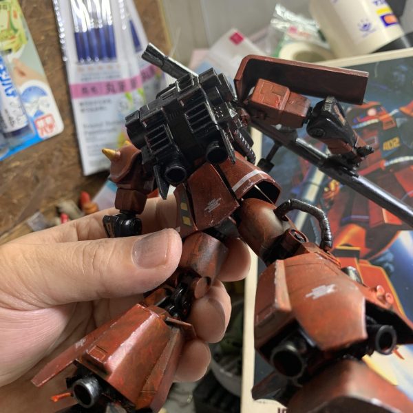 ヤフオクでお手つきキットの旧キットジョニザクを購入したので作っていこうと思います！説明書が無かったけどネットで見ながら仮組みしました！（黒い部分はすでに塗ってあったトコ）ポーズとれるくらいにはなった…（7枚目）